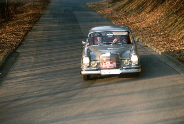 Mercedes 220 SE