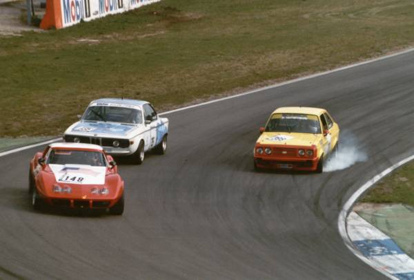 Ford Escort und Corvette