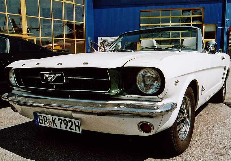 FordMustang08_1_23.jpg