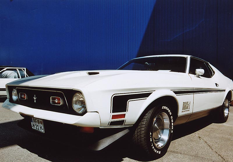 FordMustang08_1_32.jpg