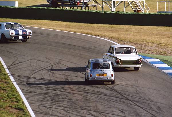 Cortina 44 Mini