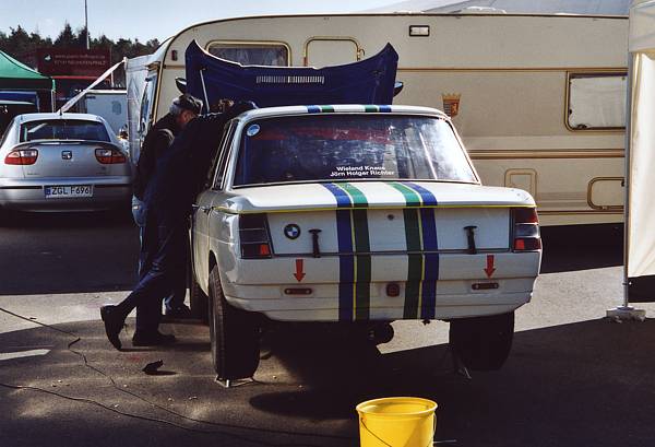 BMW aufgebockt