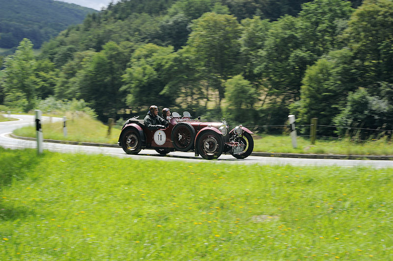 AstonMartin_18a.jpg