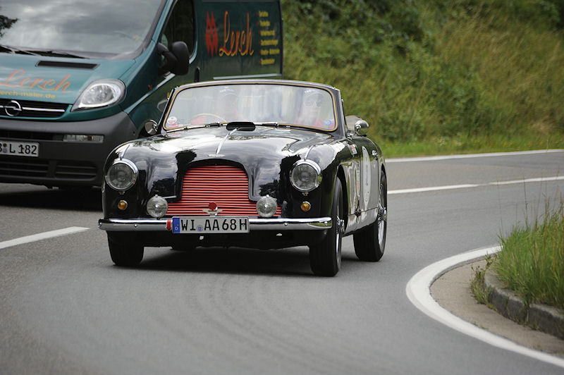 AstonMartin_32a.jpg
