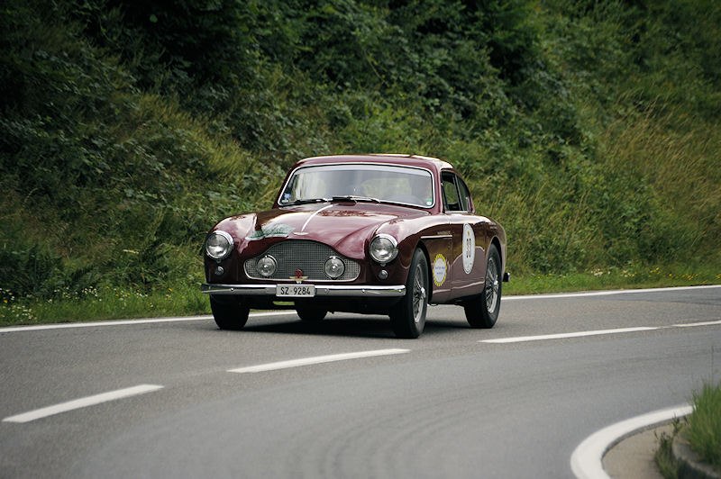 AstonMartin_33a.jpg