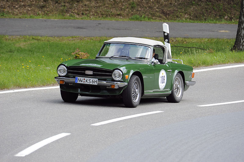 Triumph_106a.jpg