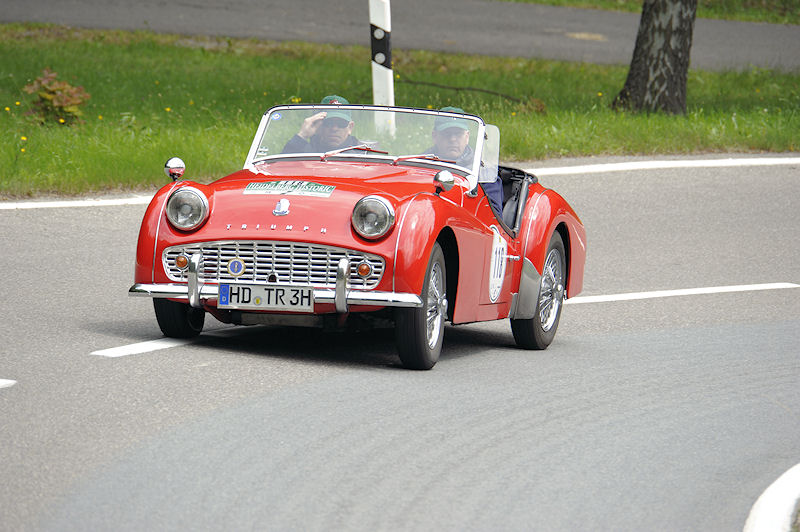Triumph_118a.jpg