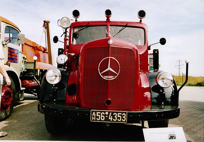 MercedesFeuerwehrLanghauber.jpg
