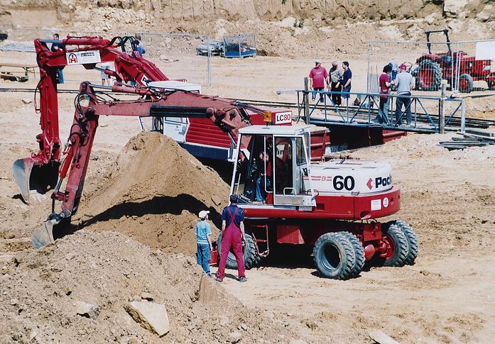 PoclainBagger_2.jpg