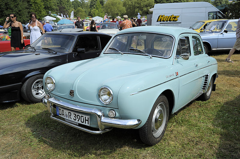 RenaultR8_Kurparka.jpg