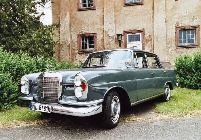 Mercedes220.jpg