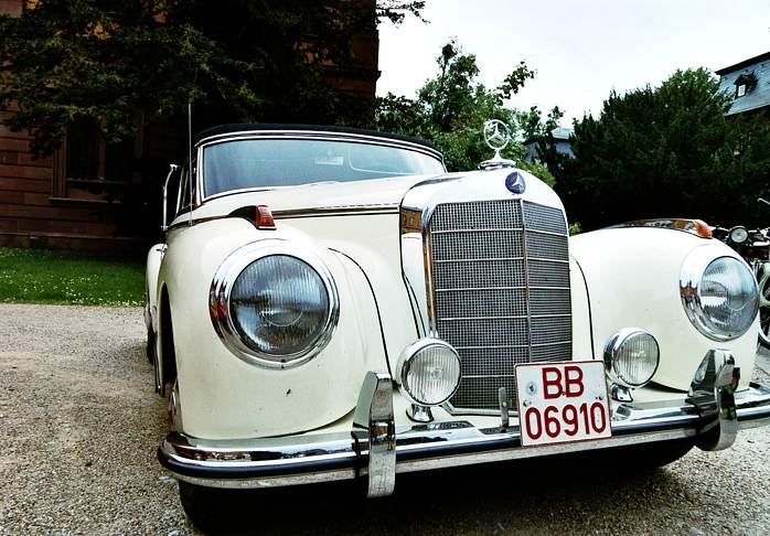 Mercedes300.jpg
