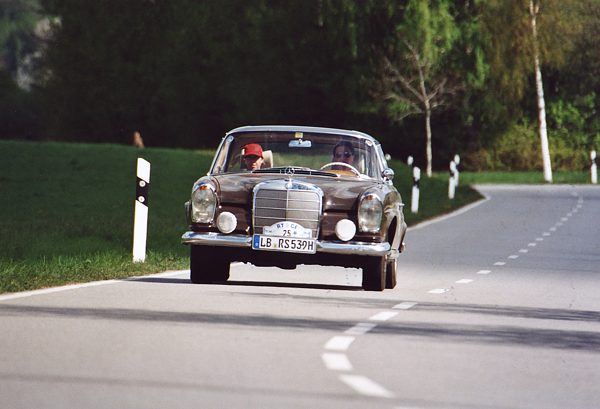Mercedes220_25.jpg