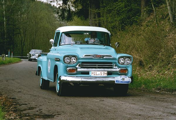 ChevroletApache_90.jpg