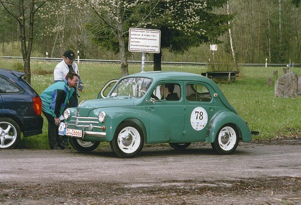 Renault4CV_78.jpg
