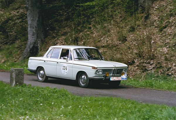 BMW2000_124.jpg