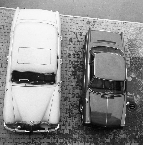 BMW700Mercedes.jpg