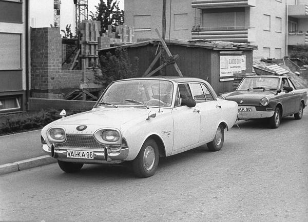 FordTaunusBMW700Schlepp.jpg