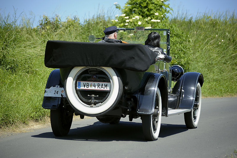 Cadillac_24_b.jpg
