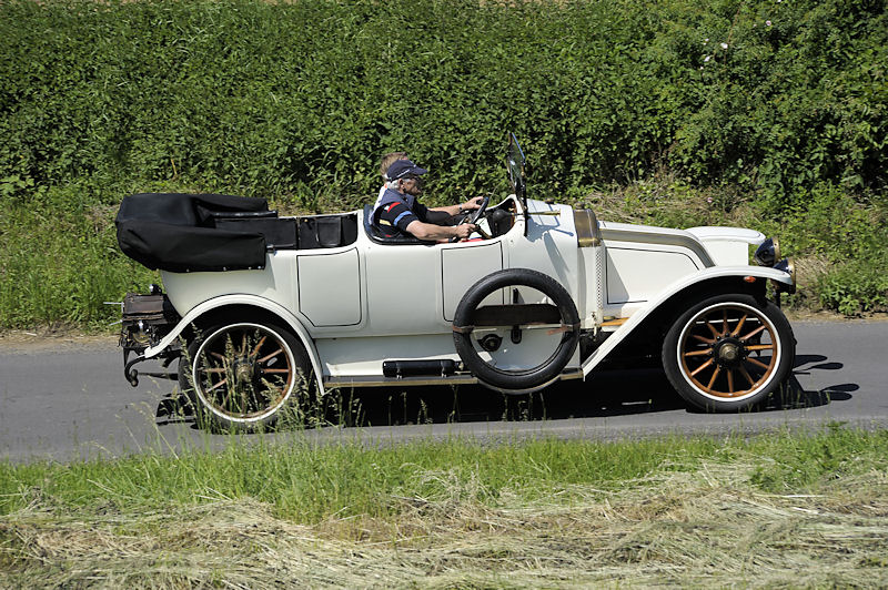Renault_15_a.jpg