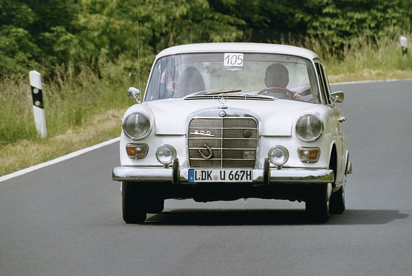 Mercedes_105.jpg