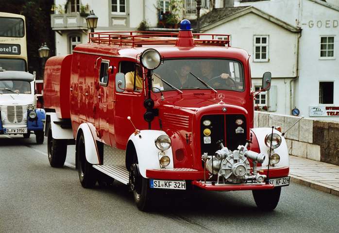 MercedesFeuerwehr1B.jpg